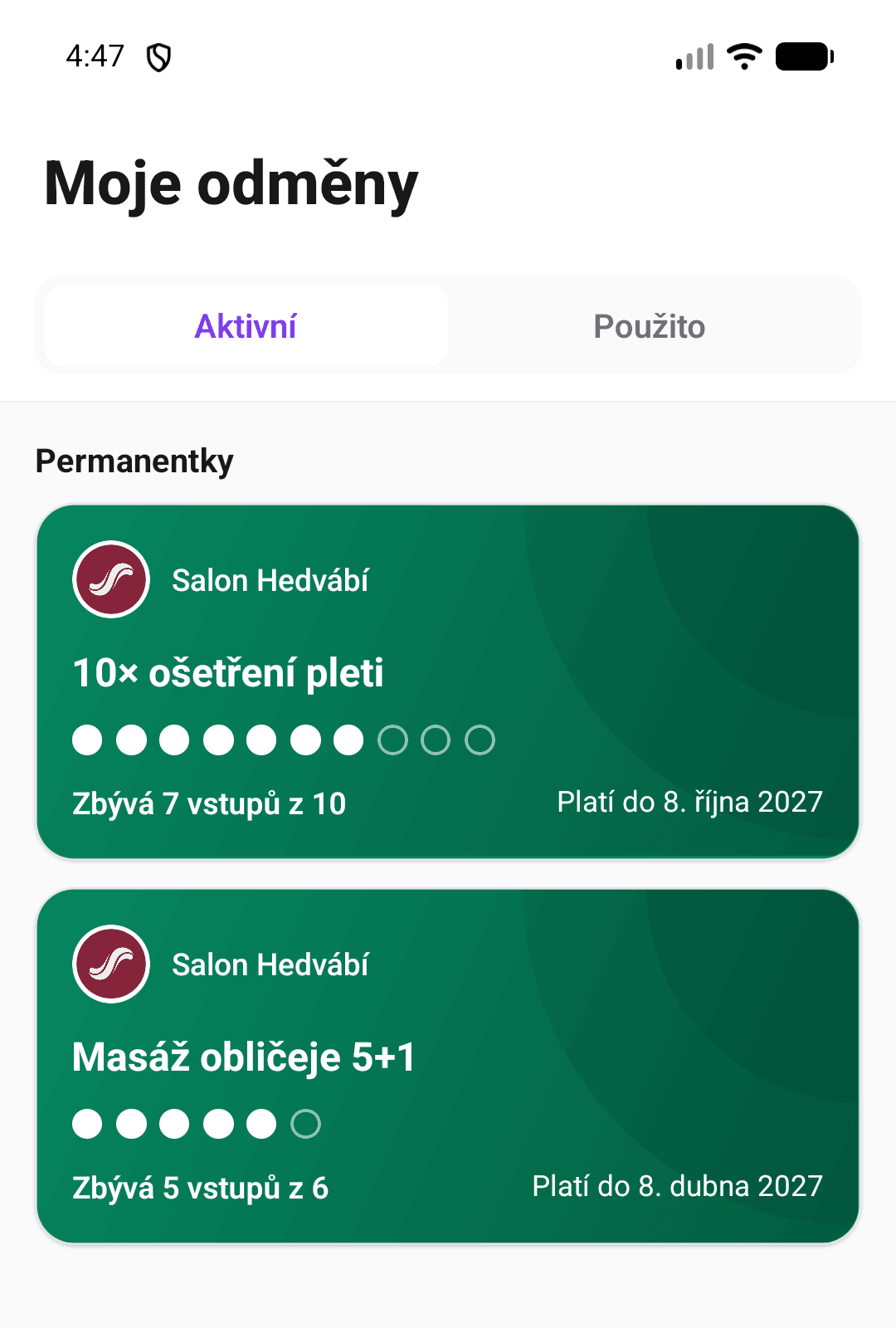 Aplikace Tinadu, sekce Moje odměny — karty permanentek Salonu Hedvábí: 10× ošetření pleti (zbývá 7 vstupů z 10) a Masáž obličeje 5+1 (zbývá 5 z 6)